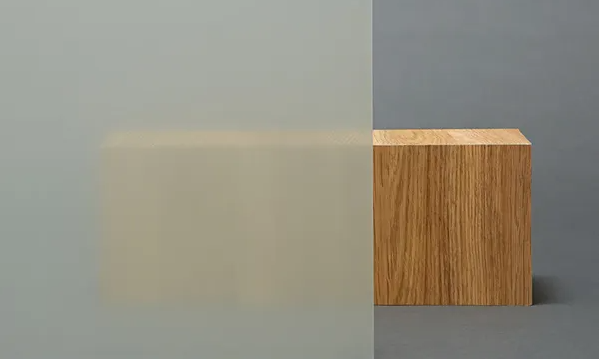 磨砂玻璃的透光率很低,霧度比較大